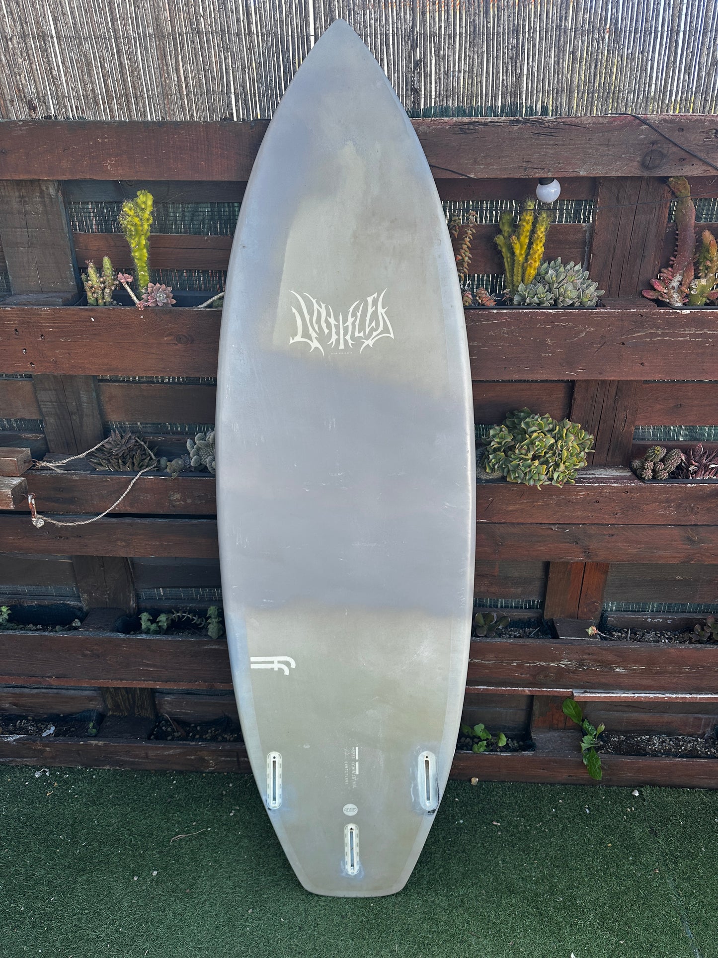 Hayden shapes 5'11'' - 31.8L