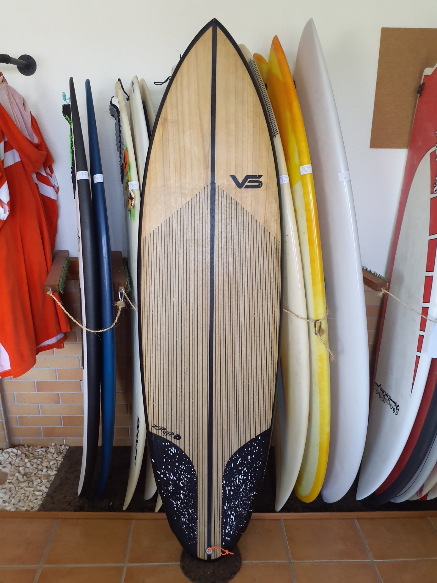 Used Surfboard 6'8'' VSMid-length 48estL Top View
