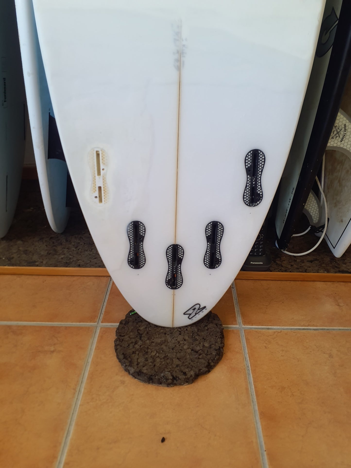 Used Surfboard 6'4'' Rob VShortboard 31estL Fin Boxs