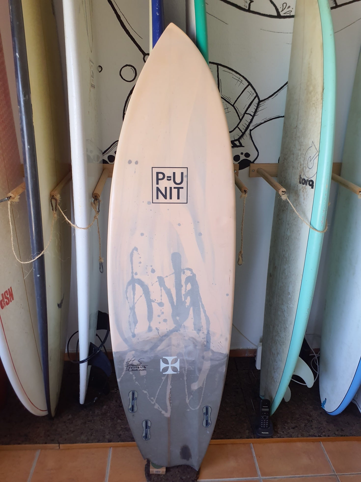 Used Surfboard 6'0'' P unitAsymmetrical shortboard 33estL Bottom View