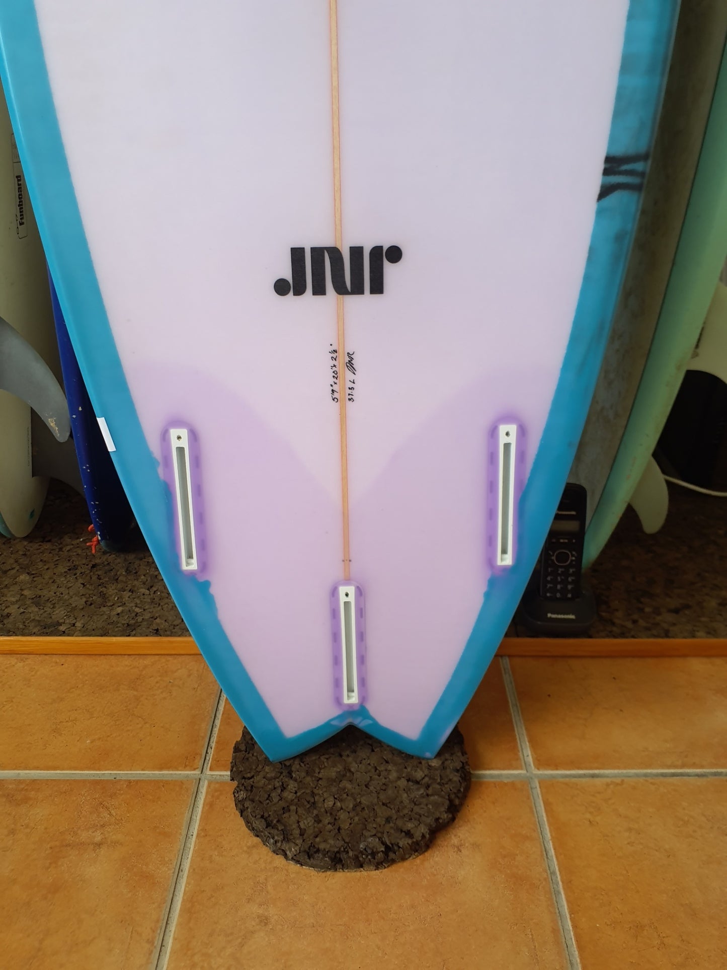 Used Surfboard 5'9'' JNRShortboard 31.3L Fin Boxs
