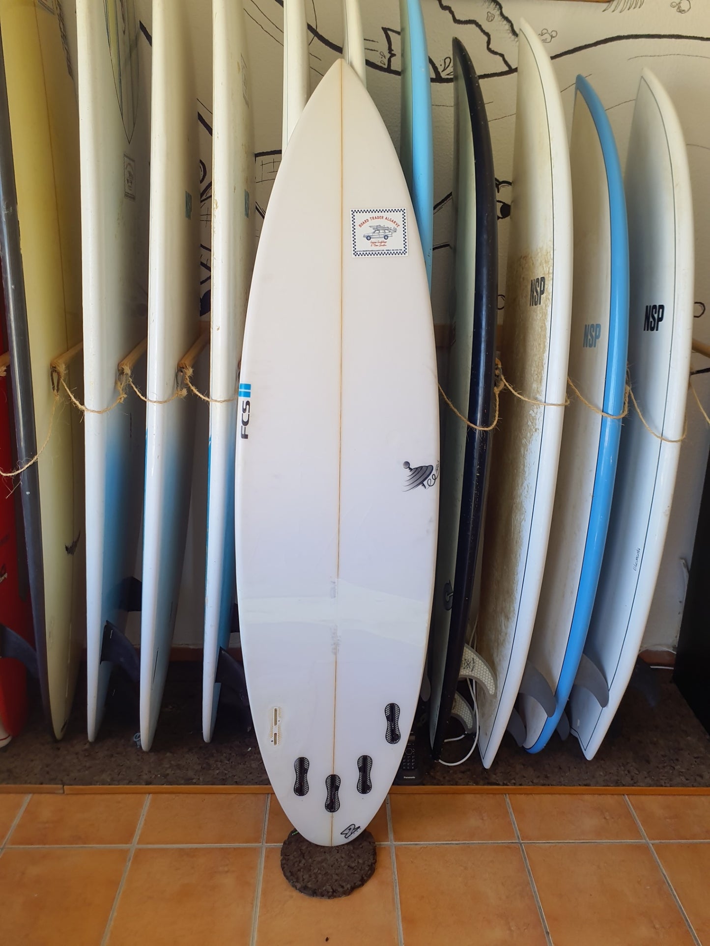 Used Surfboard 6'4'' Rob VShortboard 31estL Bottom View