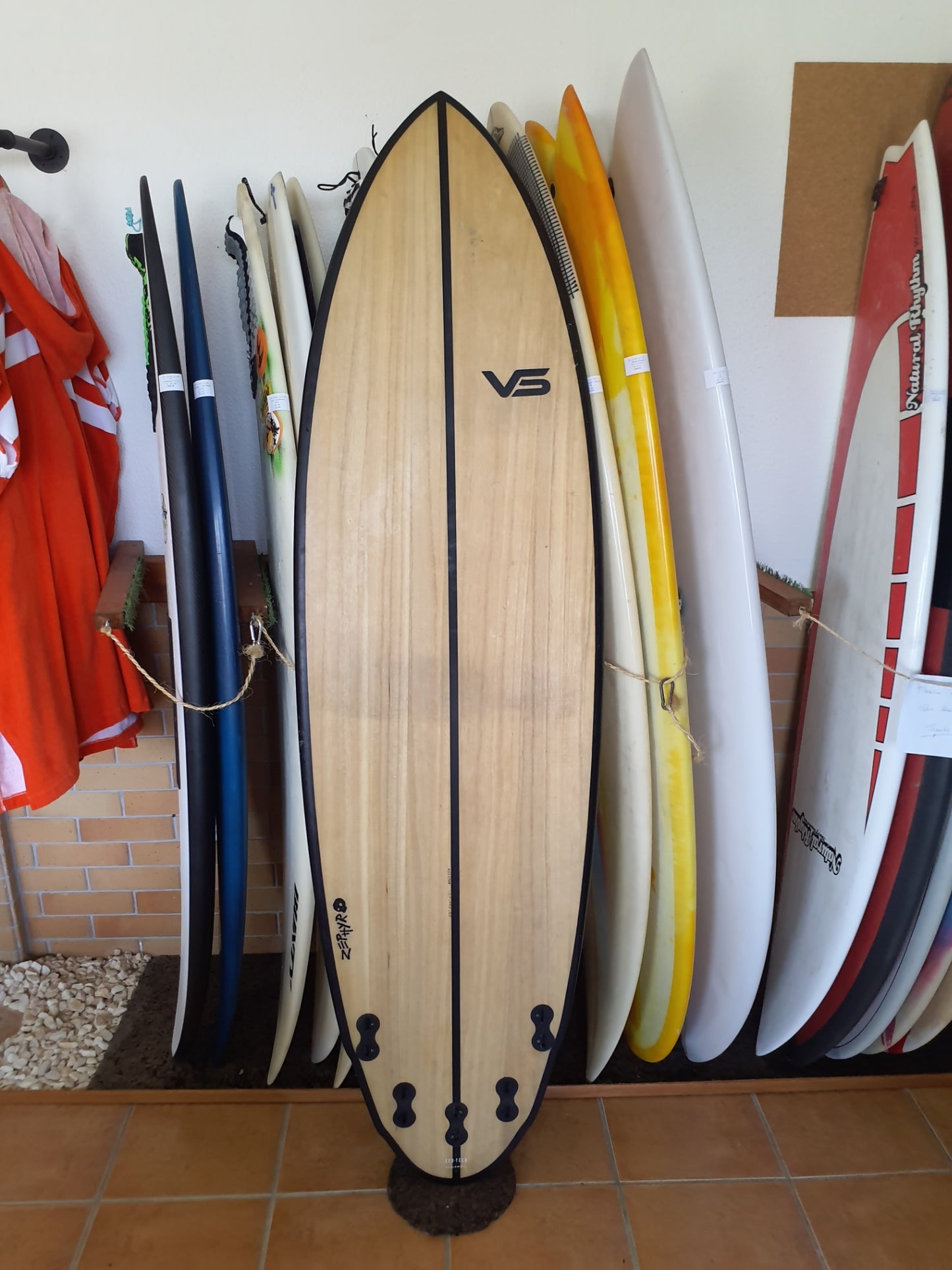 Used Surfboard 6'8'' VSMid-length 48estL Bottom View