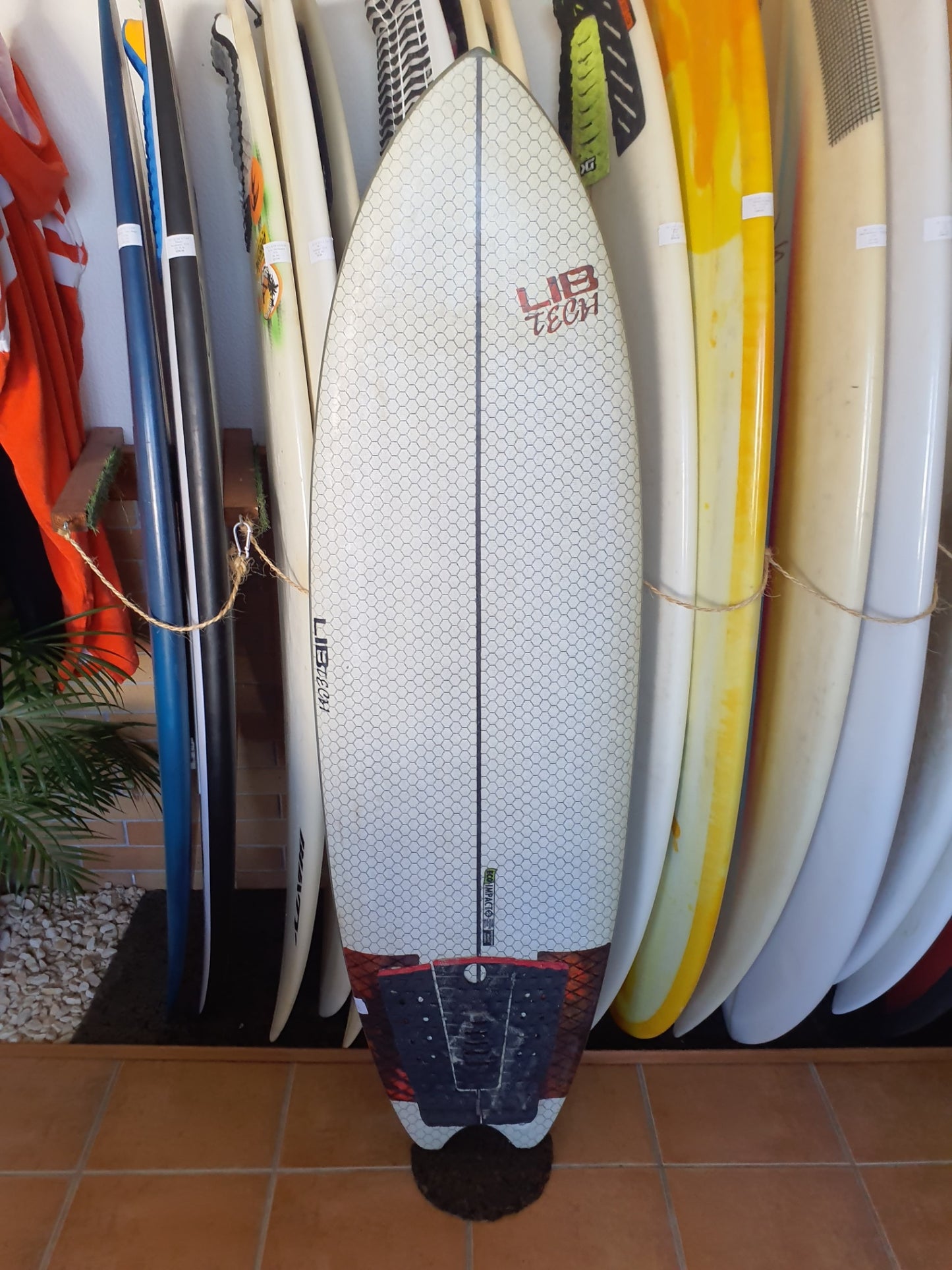 Used Surfboard 5'8'' LibtechGroveler 33.7L Top View